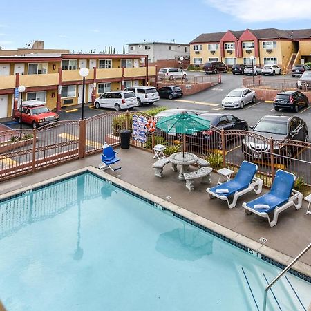 Hollywood Inn Express South Лос-Анджелес Экстерьер фото