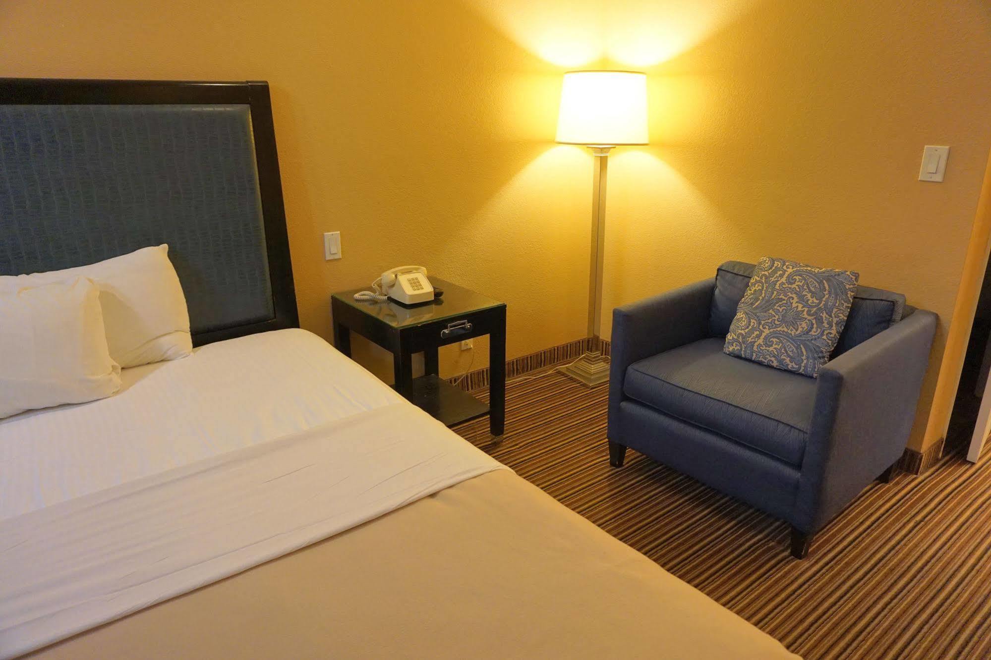 Hollywood Inn Express South Лос-Анджелес Экстерьер фото