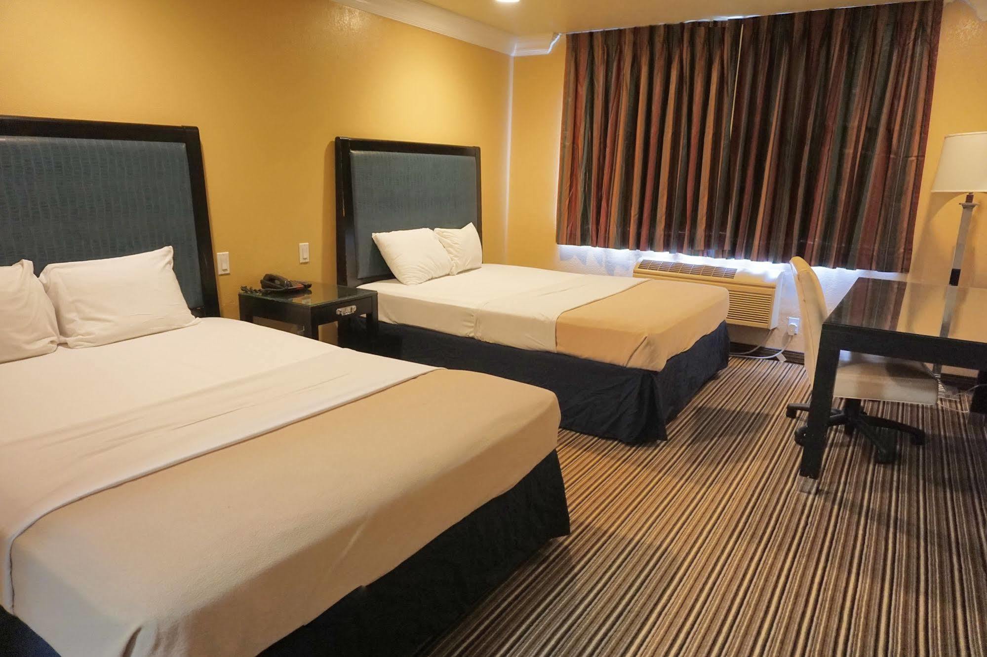 Hollywood Inn Express South Лос-Анджелес Экстерьер фото
