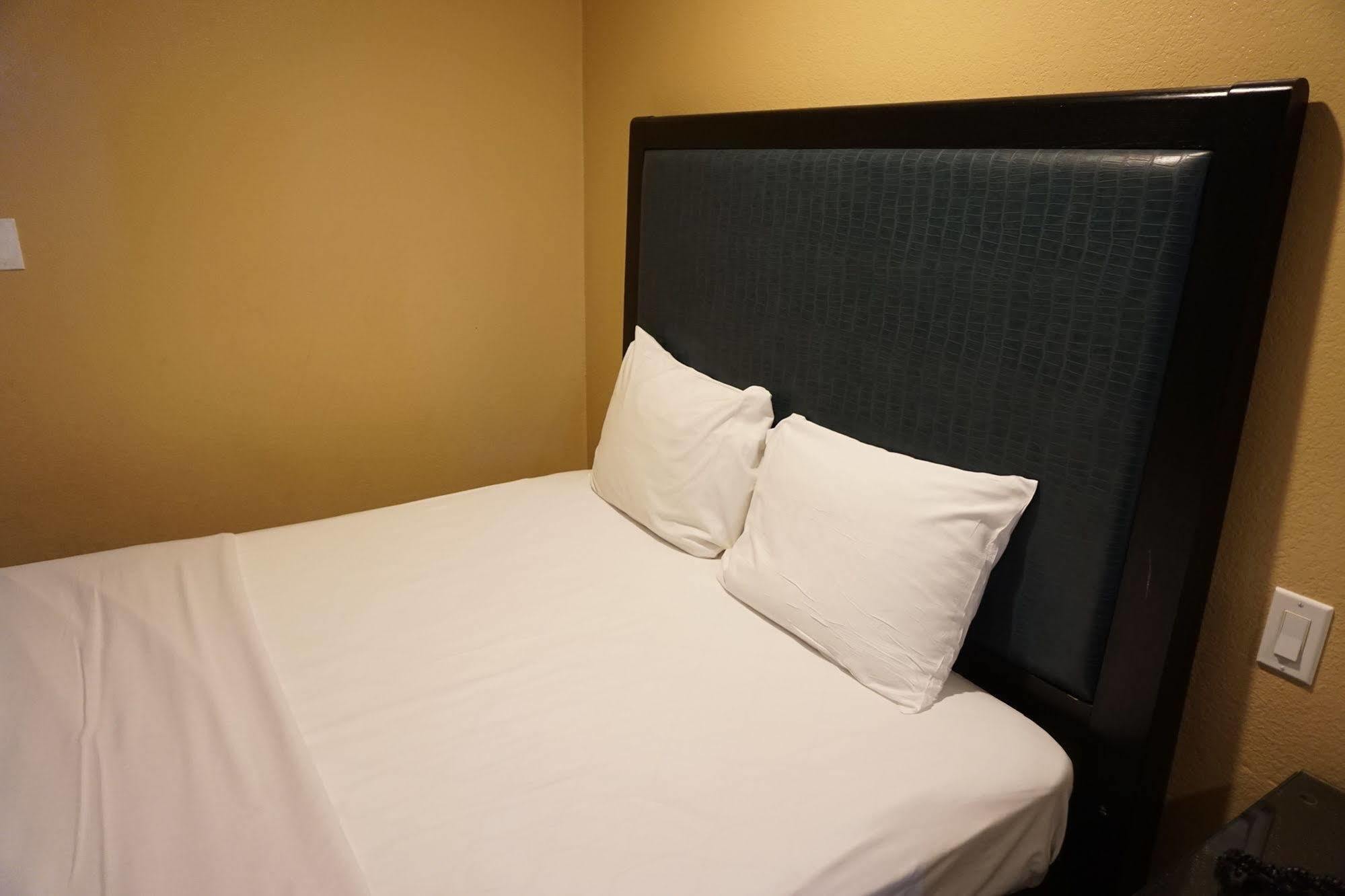 Hollywood Inn Express South Лос-Анджелес Экстерьер фото