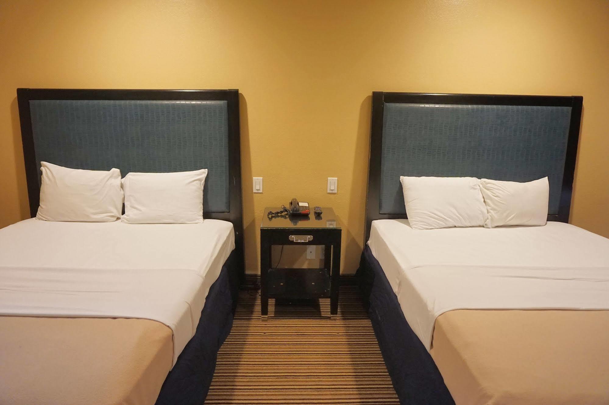 Hollywood Inn Express South Лос-Анджелес Экстерьер фото