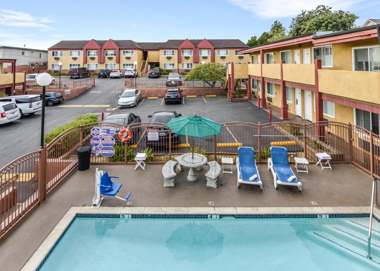 Hollywood Inn Express South Лос-Анджелес Экстерьер фото